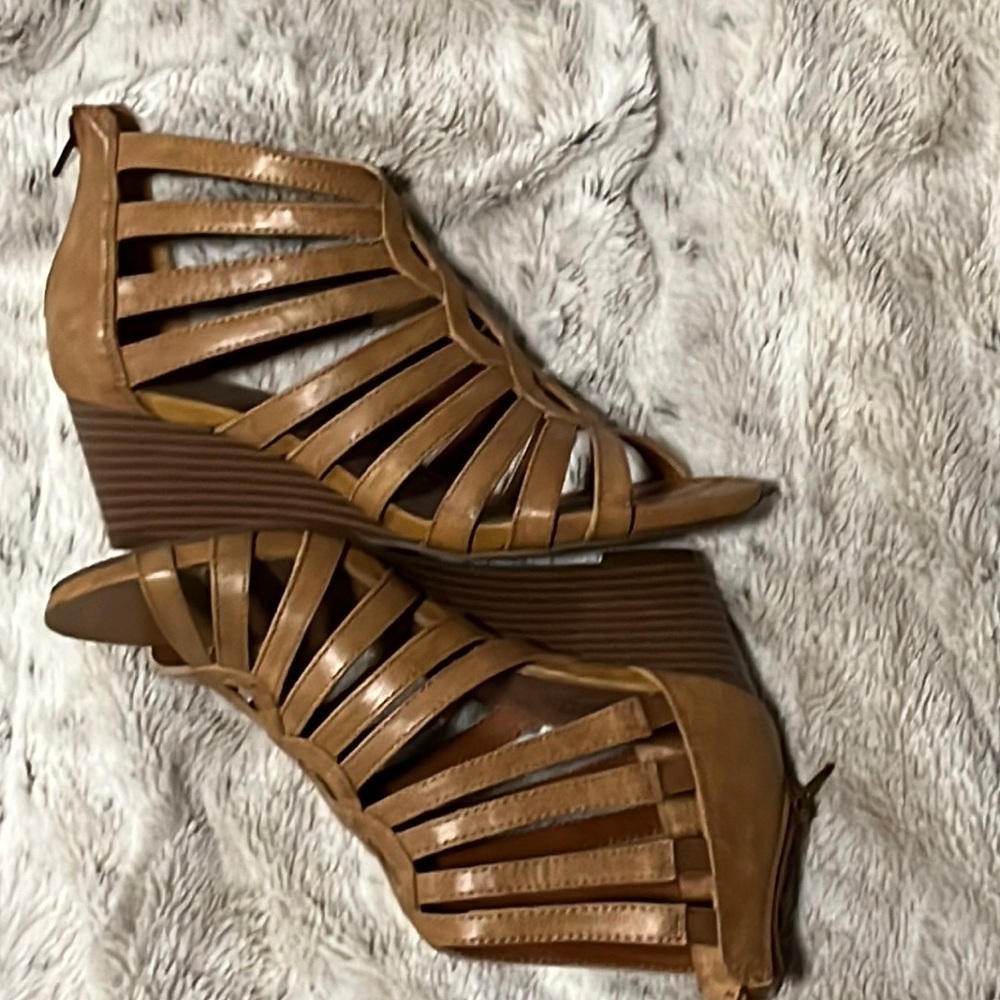 White Mountain Cliffs Sandals- tan size 9. Heel: 2& 1/4 “